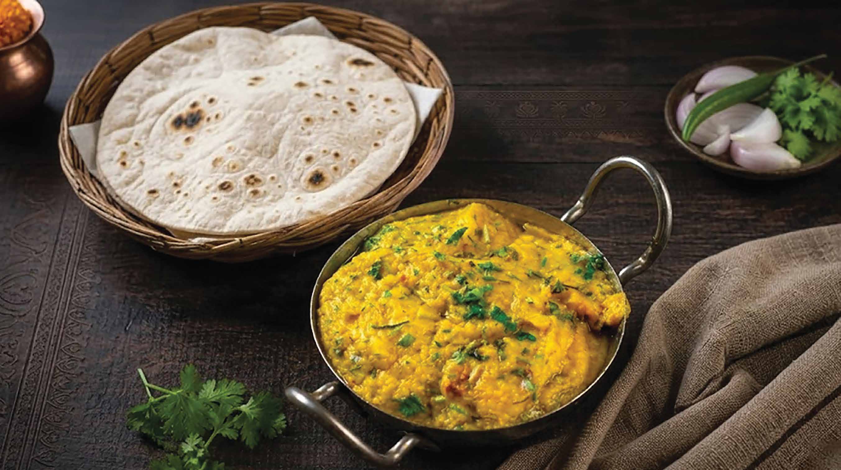 गरमागरम पोळ्या आणि रस्सा भाजी